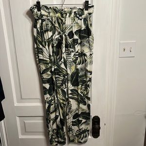Palm leaf pattern ankle pants